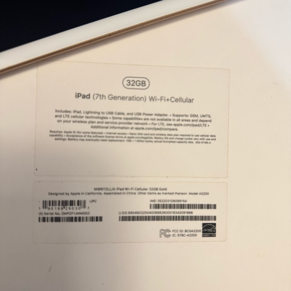 iPad 7th gen w/ wifi & cellular - pristine condition